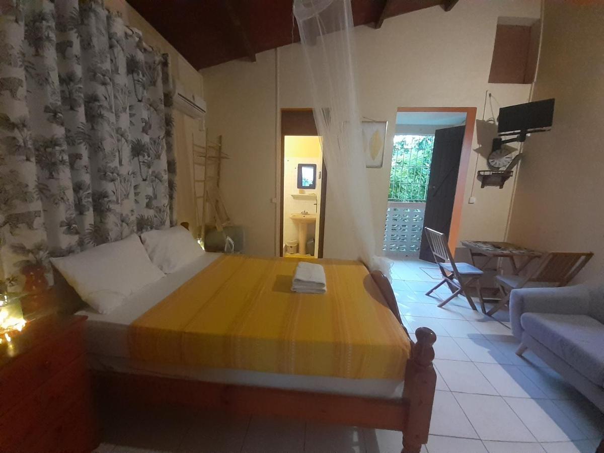 Studio Independant Chez L Habitant- Grand-Bourg  Bagian luar foto