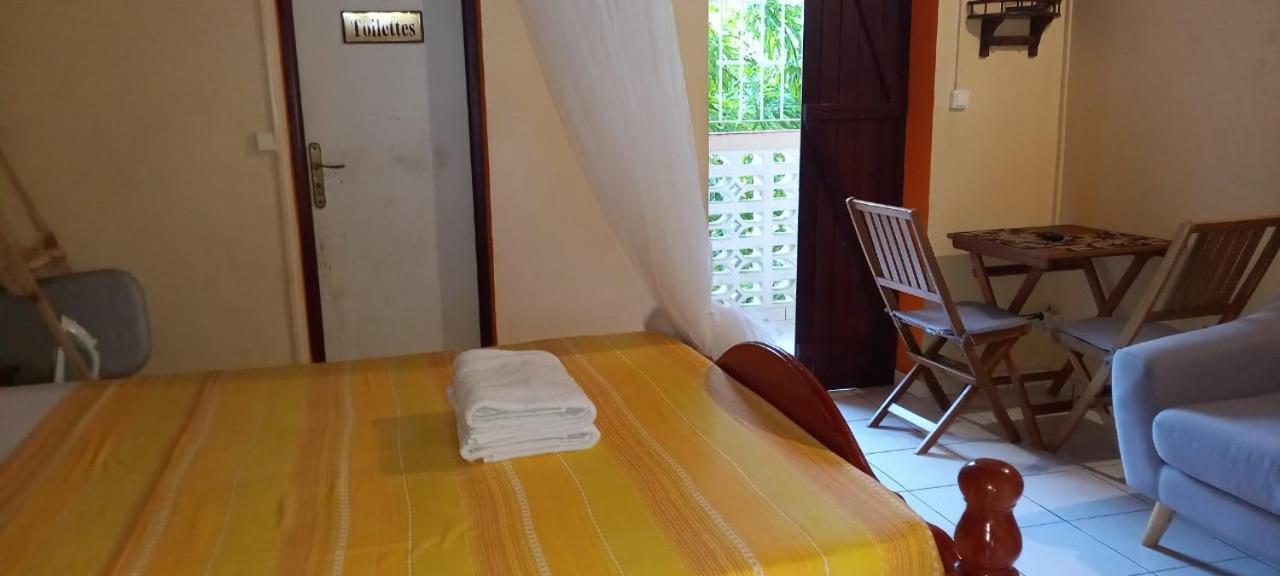 Studio Independant Chez L Habitant- Grand-Bourg  Bagian luar foto